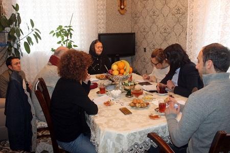 İtaliyalı jurnalistlər cəbhə bölgəsində - FOTO