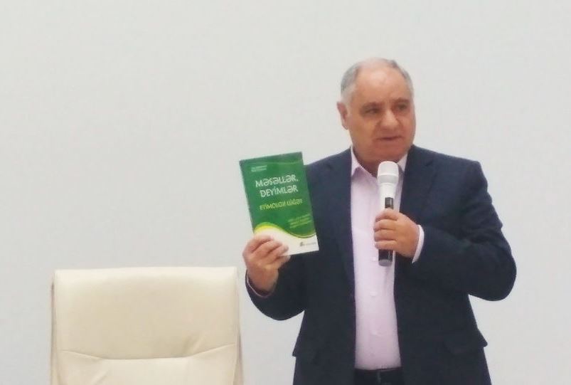 Mərkəzi Elmi Kitabxanada yeni kitabların təqdimatı oldu  