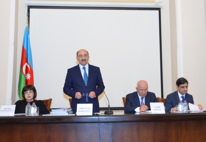 Əbülfəs Qarayev struktur islahatları ilə bağlı müşavirə keçirdi