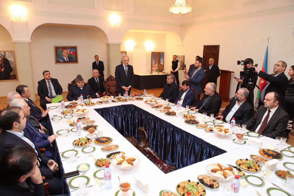 Şeyxülislam Rusiyadakı azərbaycanlıları dinlədi