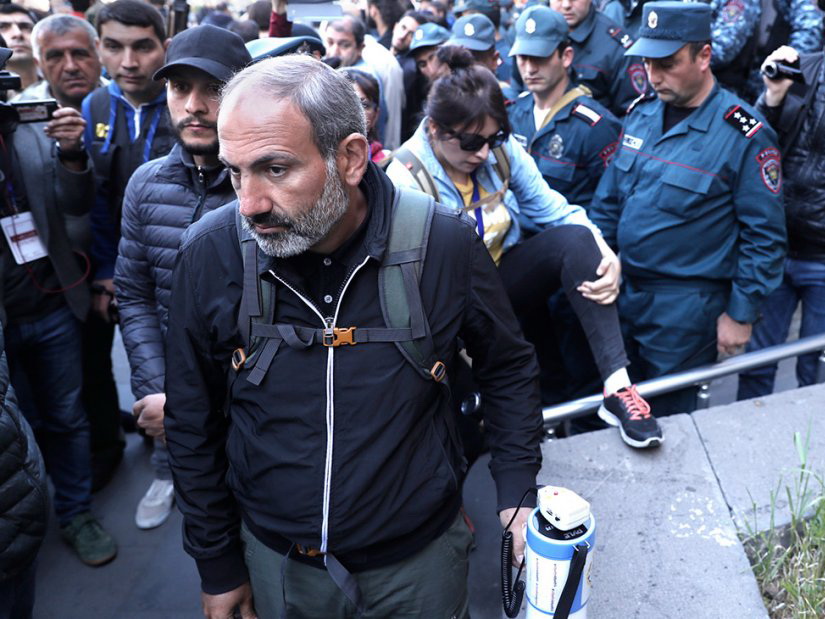Erməni jurnalist Paşinyan hakimiyyətini yıxdı-sürüdü: “Qatillər azadlığın dadını çıxarır”