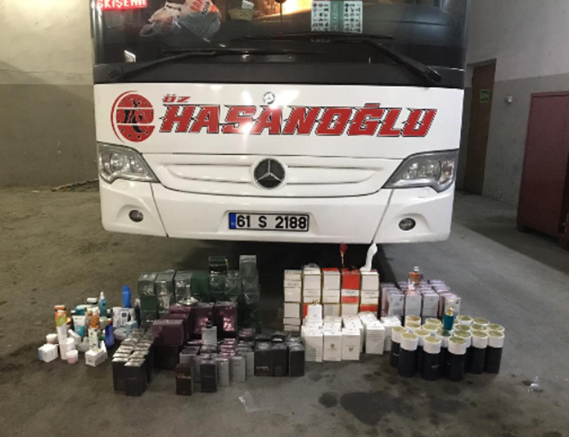 Ölkəyə qanunsuz yolla siqaret, parfümeriya və dərman keçirənlərin qarşısı alındı