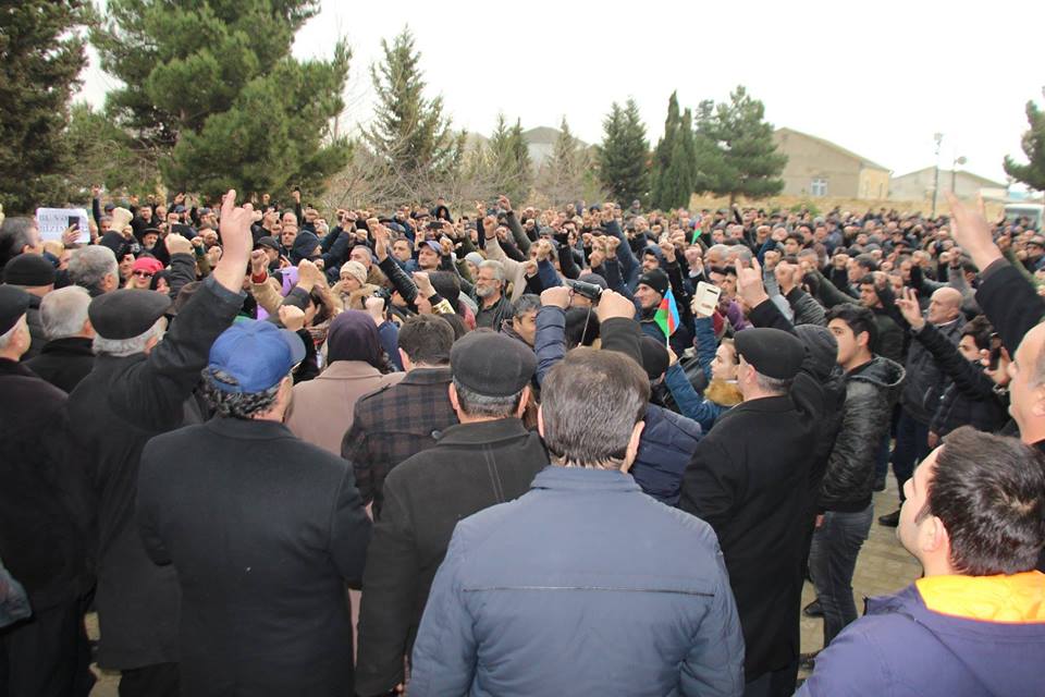 Novxanıdakı yürüşlə bağlı rəsmi məlumat - Asayişi pozmaq istəyiblər