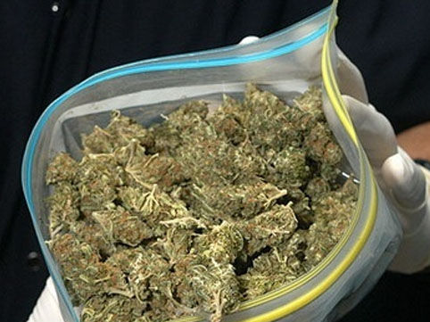 Polis 1 kiloqramdan çox narkotik gəzdirən şəxsi tutdu