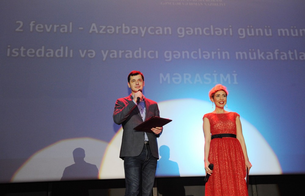 İstedadlı gənclər mükafatlandırıldı