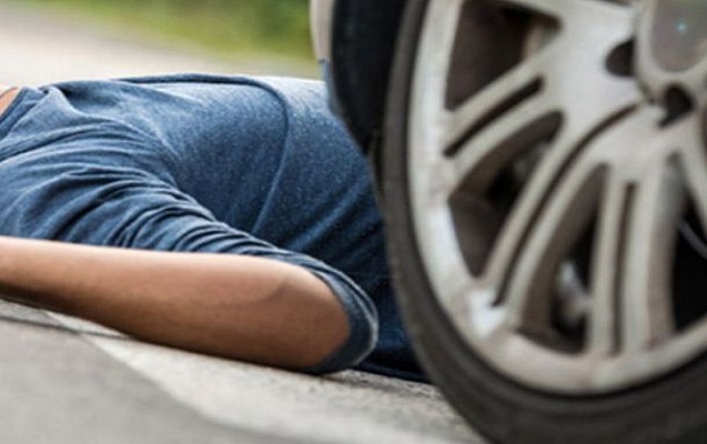 Ucarda yolu ke&ccedil;ən piyadanı avtomobil vurub &ouml;ld&uuml;rd&uuml;