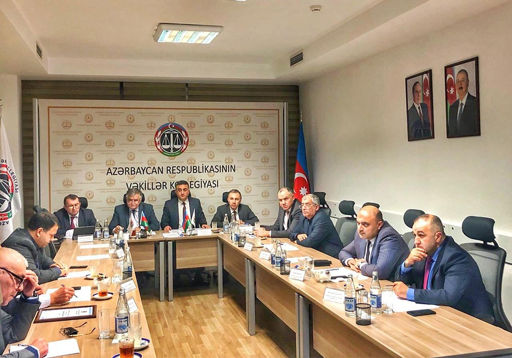 Vəkillər Kollegiyası bir vəkilə irad bildirdi, digərinə xəbərdarlıq etdi
