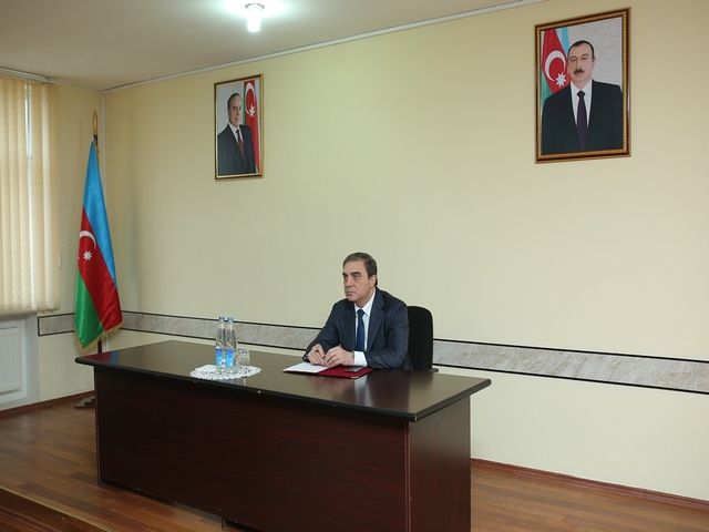 Gəncənin icra baş&ccedil;ısı sakinlərin şikayətlərini dinlədi