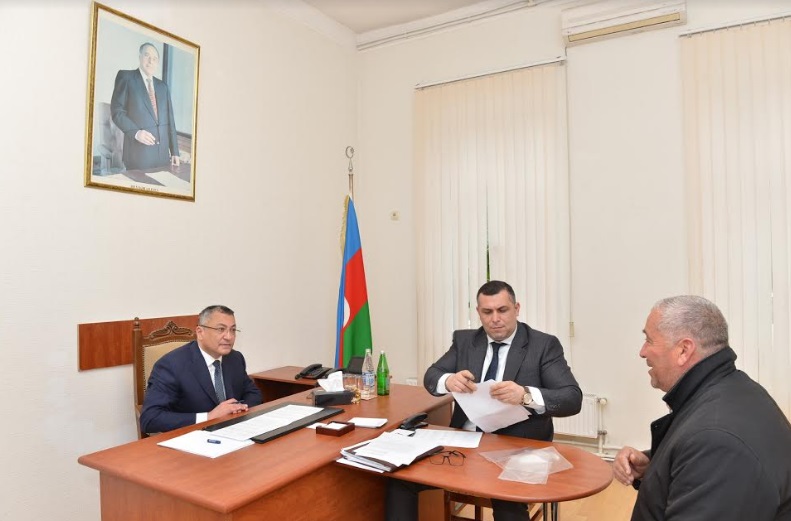 R&ouml;vşən Rzayev k&ouml;&ccedil;k&uuml;nləri dinlədi