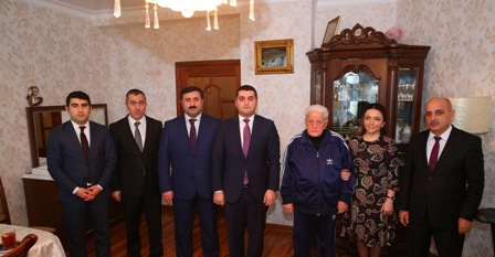 Binəqədi İcra hakimiyyəti xalq artistini təbrik etdi