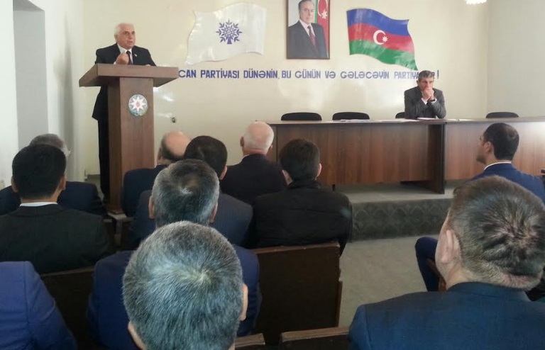 Deputat YAP fəalları ilə sosial şəbəkələrdən danışdı