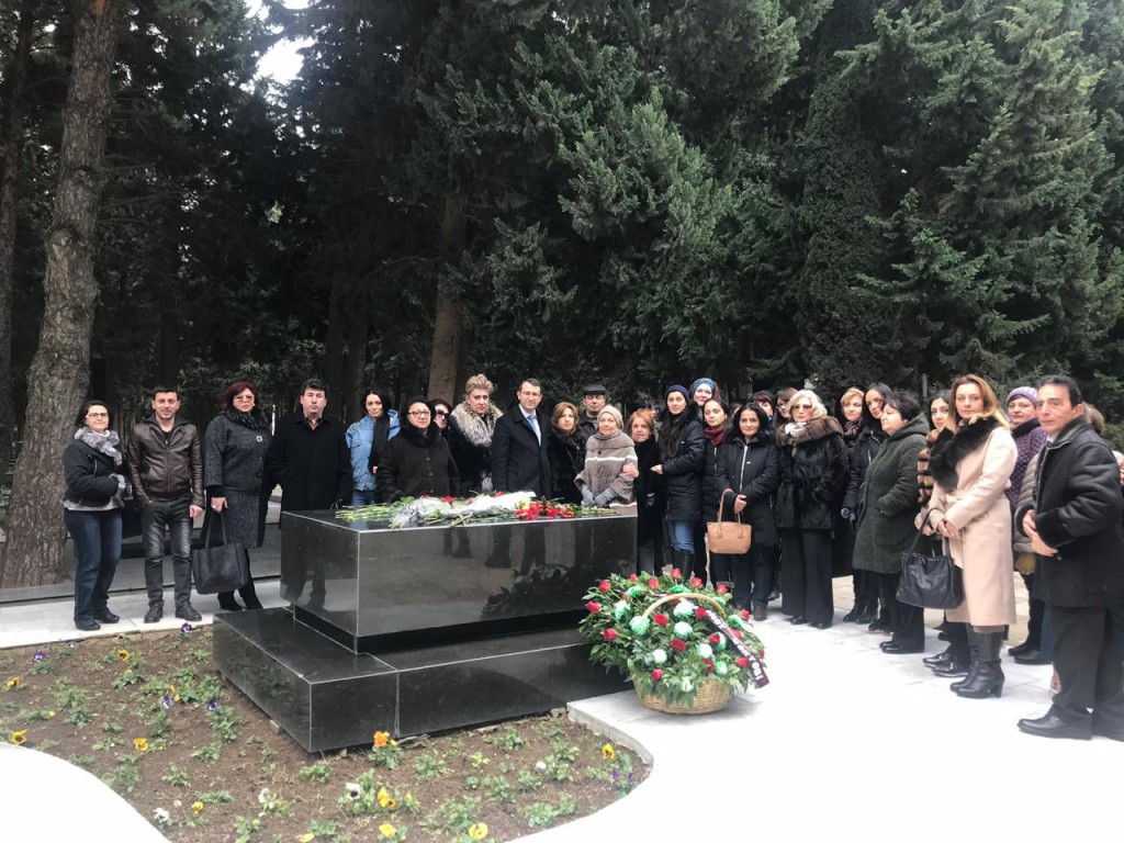 Qara Qarayevin doğum g&uuml;n&uuml;ndə məzarı ziyarət olundu