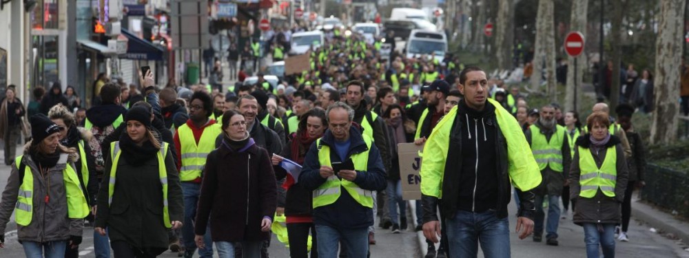 Parisdə "sarı jiletlilər"in aksiyasında gərginlik