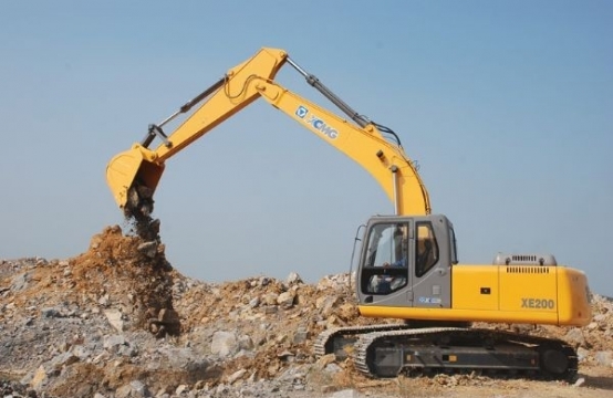 Qubada bədbəxt hadisə: ekskavator aşdı, s&uuml;r&uuml;c&uuml; &ccedil;ayda itkin d&uuml;şd&uuml;  &nbsp;