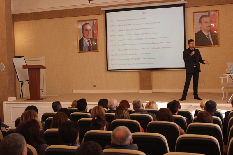 Əcnəbi professorlar UNEC-in Qış Məktəbində