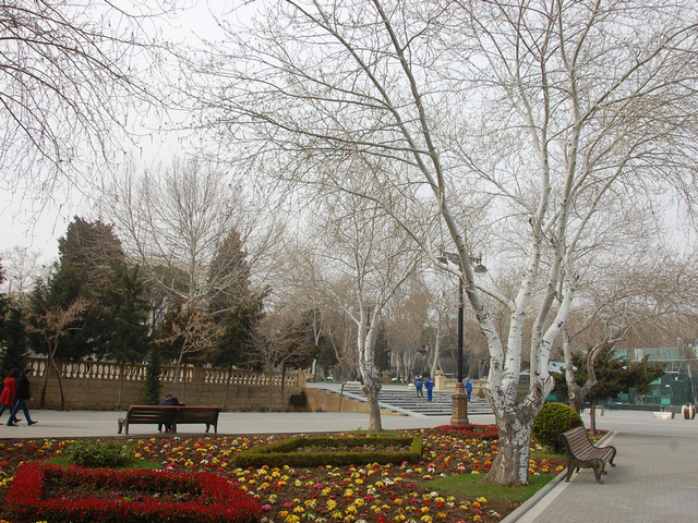 Bazar g&uuml;n&uuml;n&uuml;n havası &ndash; Yağış yağa bilər