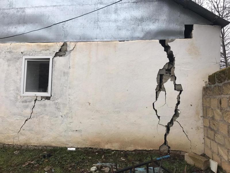 Ağsuda zəlzələdən ziyan &ccedil;əkən evlərlə bağlı 603 m&uuml;raciət olub