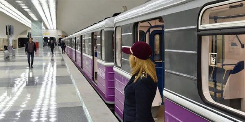Bakı metrosunda problem yarandı – hər stansiyada 3-5 dəqiqə gözləyiblər