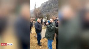 Yüzlərlə etirazçı Yerevan-Tbilisi dəmiryolunu bağladı - VİDEO