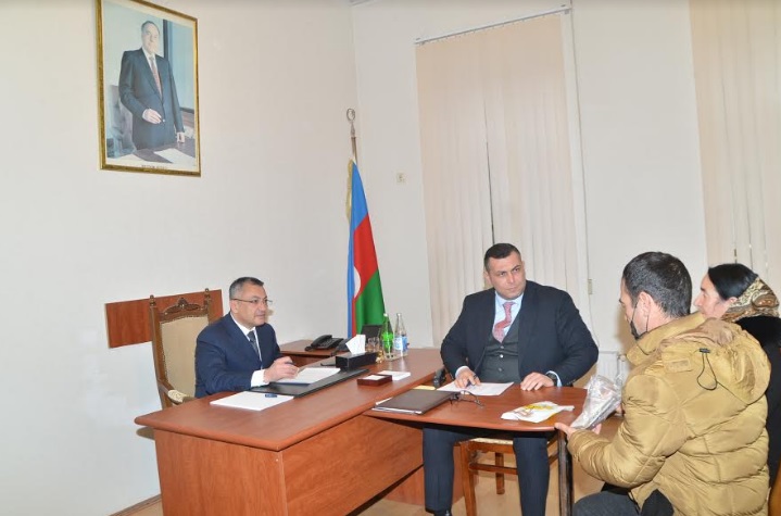 R&ouml;vşən Rzayev k&ouml;&ccedil;k&uuml;nlərin problemlərini dinlədi