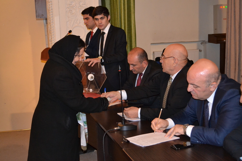 Sumqayıtda yeni yaşayış kompleksinə k&ouml;&ccedil;&uuml;r&uuml;lmə başlanır