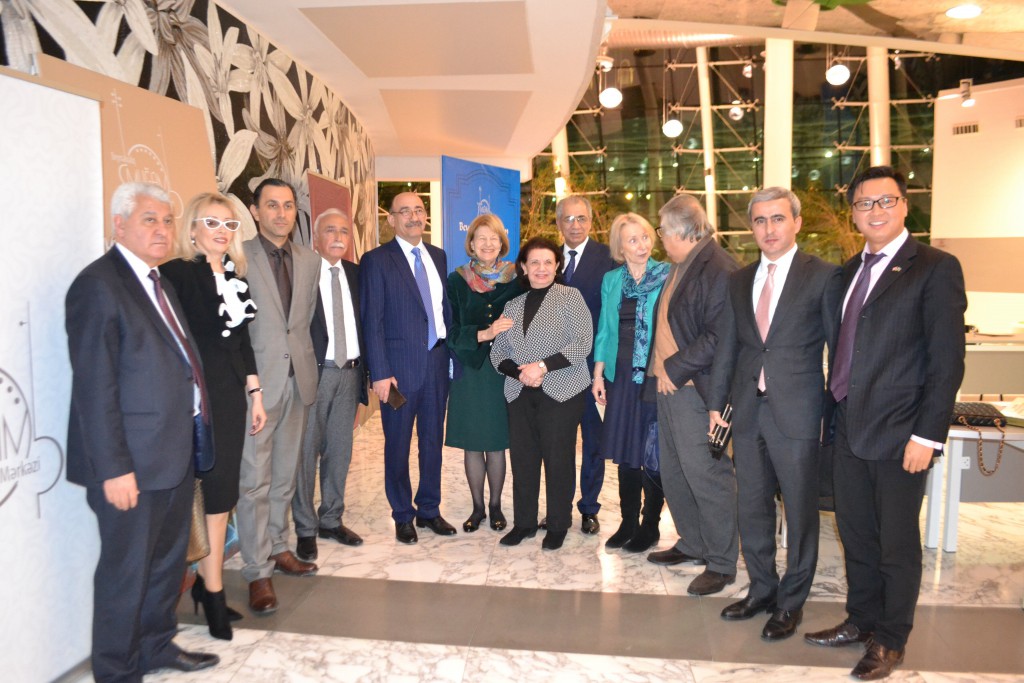 Baronessa Emma Nikolson və&nbsp;Əb&uuml;lfəs Qarayevin iştirakı ilə dəyirmi masa ke&ccedil;irildi