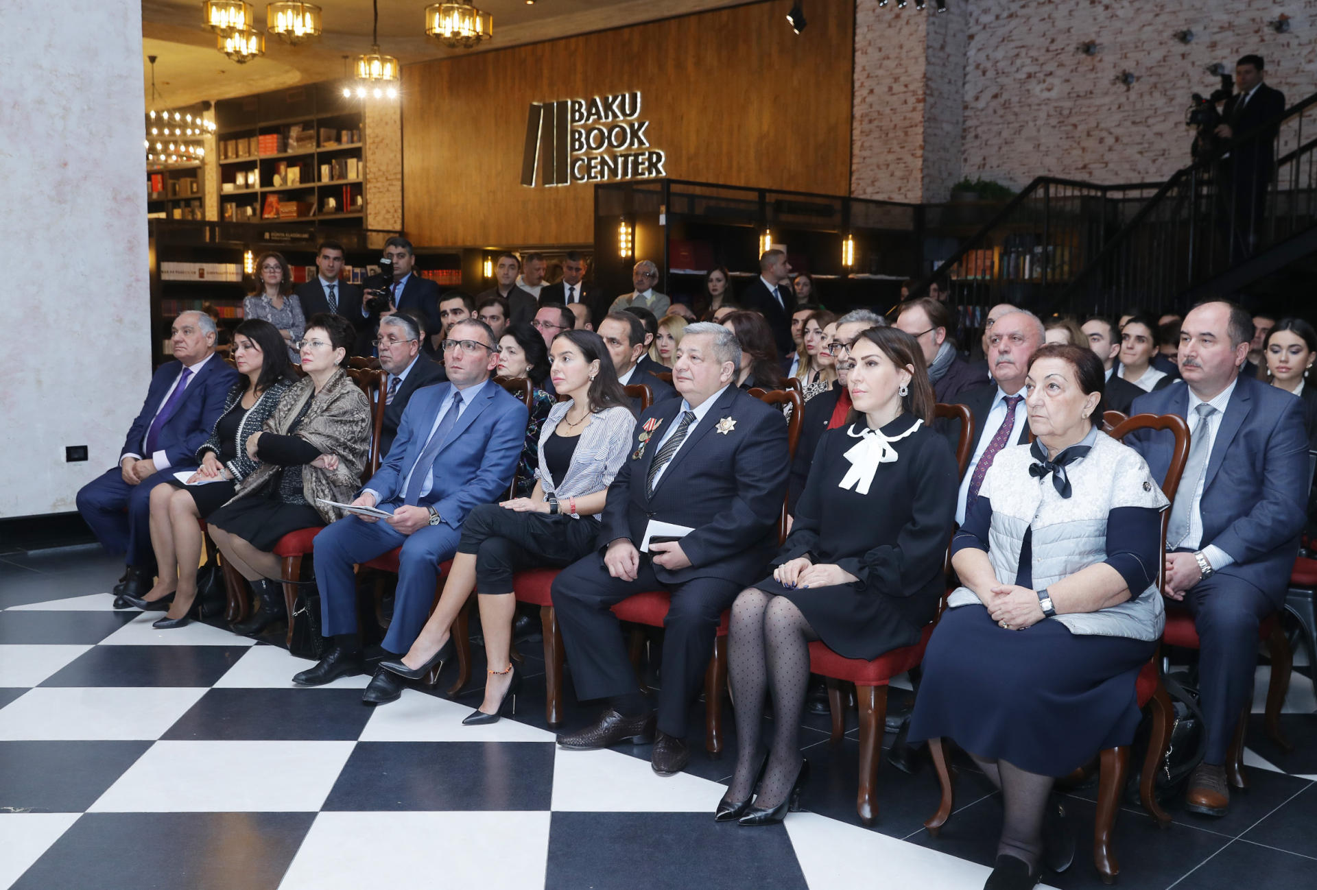 Leyla Əliyeva Xocalı soyqırımına həsr edilən &ldquo;Ağrı&rdquo; romanının təqdimatı - FOTOLAR