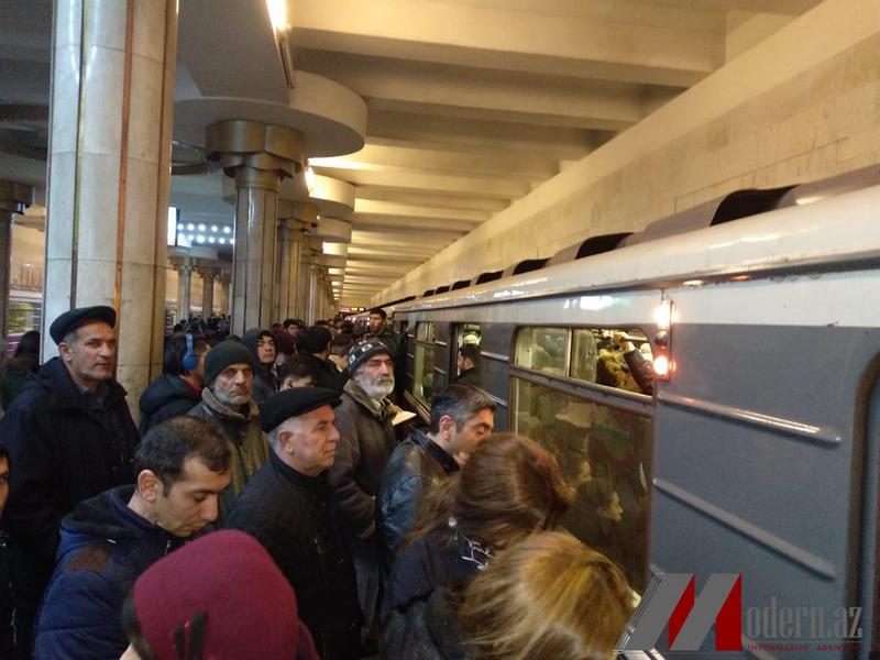 Bakı metrosunda basabas yarandı