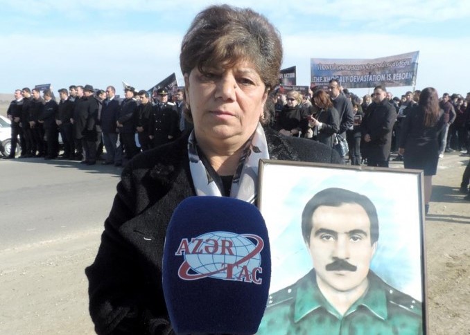 “Qızımı boynumdakı şərflə boğmaq istəyəndə, yalvardı ki, onu öldürməyim...” - XOCALI SAKİNİ   