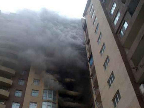 Bakıdakı yaşayış binasında YANĞIN: 1 nəfər zəhərləndi, 15 nəfər xilas edildi  &nbsp;