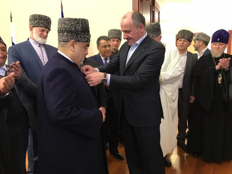 Allahşükür Paşazadəyə “Qaraçay-Çərkəz”in ordeni verildi   