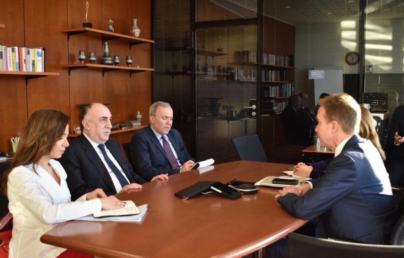 Elmar Məmmədyarov D&uuml;nya İqtisadi Forumunun prezidenti&nbsp;ilə g&ouml;r&uuml;şd&uuml;
