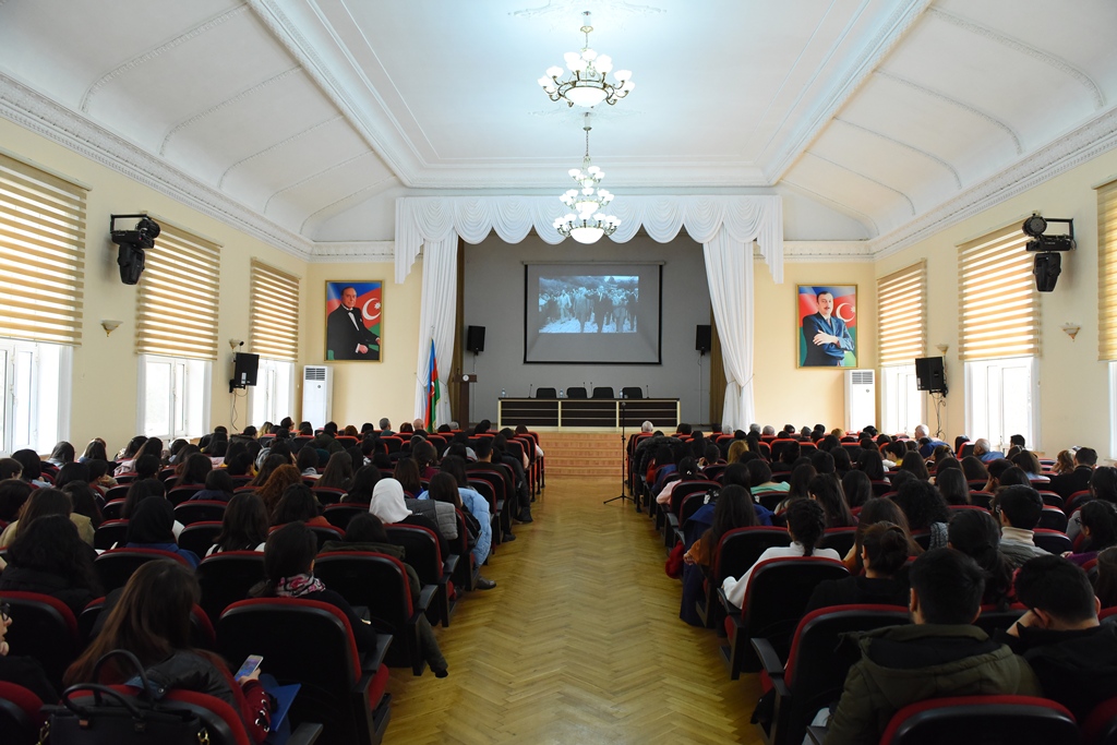 DTX əməkdaşları Dillər Universitetinə getdilər