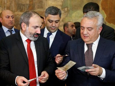 Ermənistanın valyuta ehtiyatı sürətlə azalır