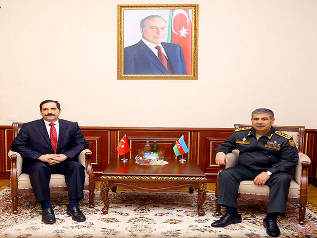 T&uuml;rkiyənin yeni hərbi attaşesi m&uuml;dafiə nazirinə təqdim olunub 