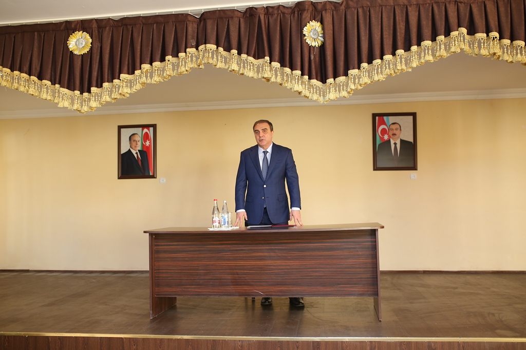 Niyazi Bayramov sakinlərin problemləri ilə maraqlanıb  &nbsp;