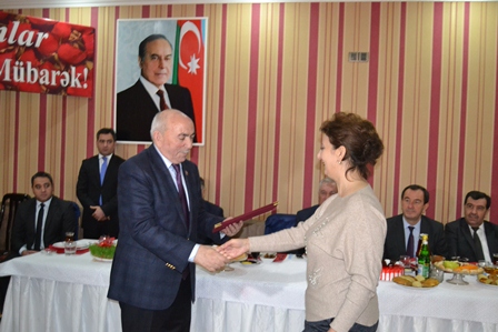 Tahir S&uuml;leymanov və icra baş&ccedil;ısı qadınları sevindirdi