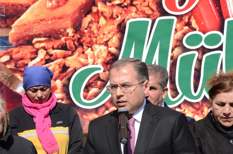 İcra baş&ccedil;ısı sakinlərin qarşısına &ccedil;ıxdı  &nbsp;