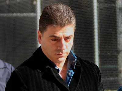 Mafiya baş&ccedil;ısını &ouml;ld&uuml;r&uuml;b, &uuml;st&uuml;ndən maşınla ke&ccedil;dilər &nbsp;