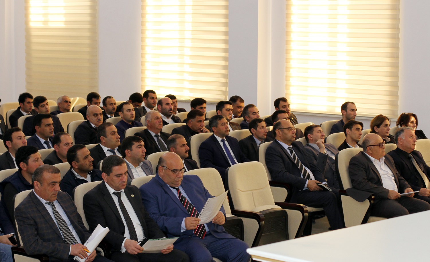 &Ouml;dənişli məzuniyyətlə bağlı məsələ qaldırıldı