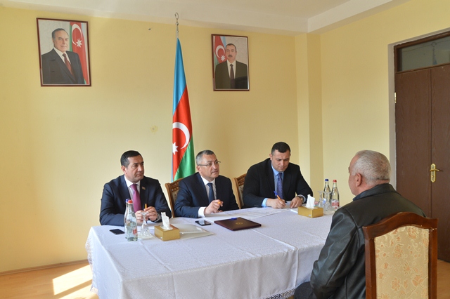 D&ouml;vlət Komitəsinin sədri Yevlaxda vətəndaşları qəbul edib