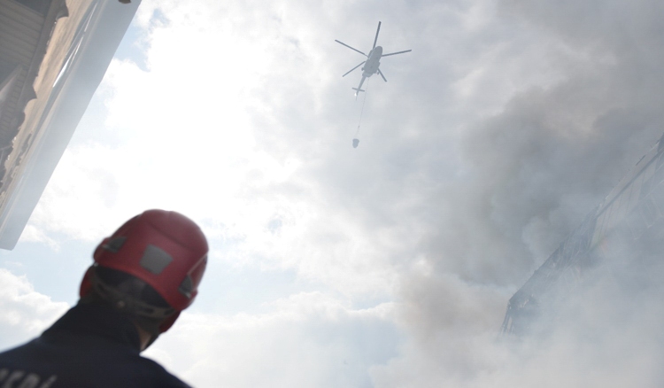Bakıda baş verən yanğını söndürməyə cəlb olunan helikopterlərin sayı 3-ə çatdı
