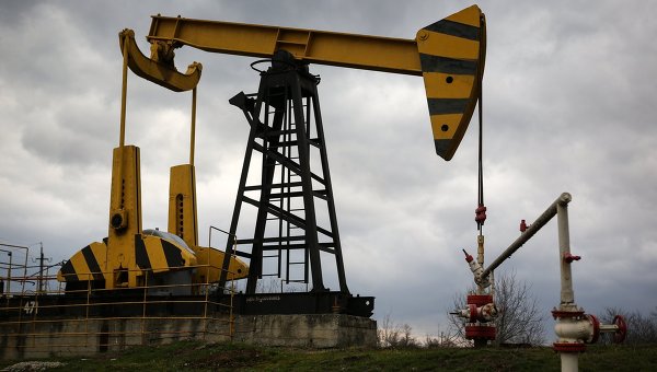 Tramp OPEC-i neft hasilatını artırmağa &ccedil;ağırdı