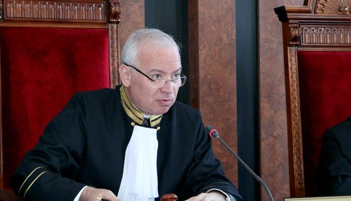 Konstitusiya Məhkəməsi sədrinin və hakimlərinin maaşı artırıldı