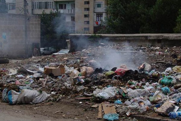 Ətraf mühiti çirkləndirən kafe sahibləri cəzalandırıldı