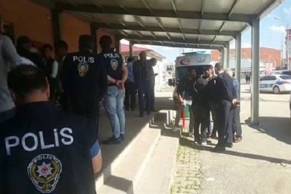 Türkiyədə seçki məntəqəsində atışma: 2 nəfər öldü - VİDEO