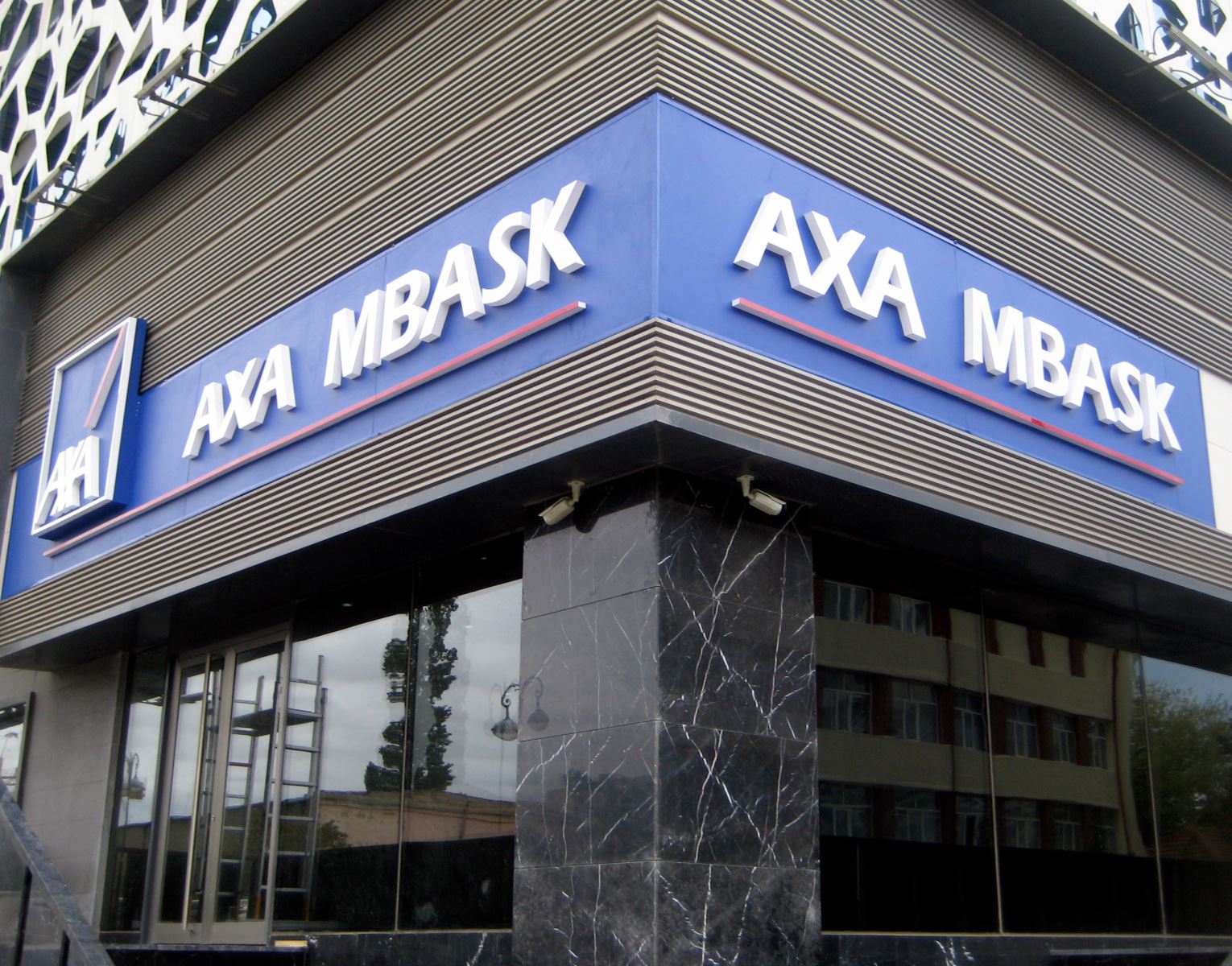 AXA MBASK fəaliyyətini dayandırdı