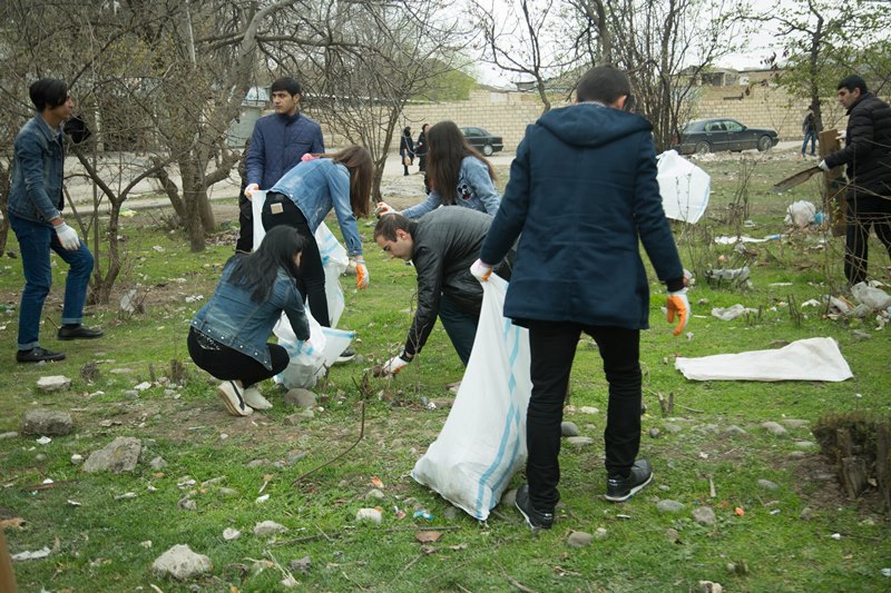 Gəncədə YAP fəalları #Trashtag aksiyasına qoşulublar - FOTO