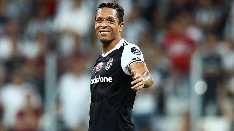 &ldquo;Beşiktaş&rdquo;lı Adrianonun 3 il həbsi tələb olunur