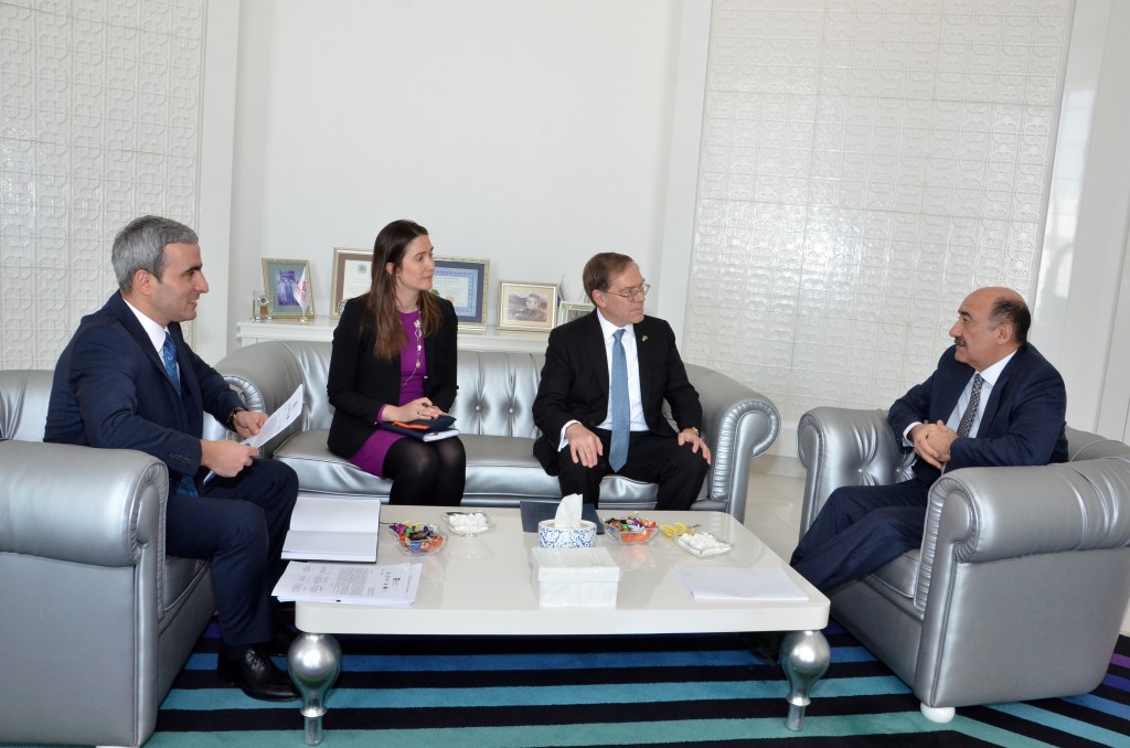 Əb&uuml;lfəs Qarayev ABŞ səfiri ilə m&uuml;zakirə apardı